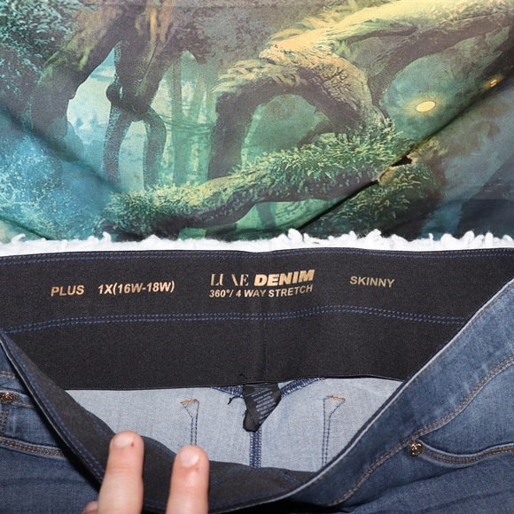 Women’s Levi’s Luxe Denim 4 Way Stretch Jeggings - Picture 2 of 3